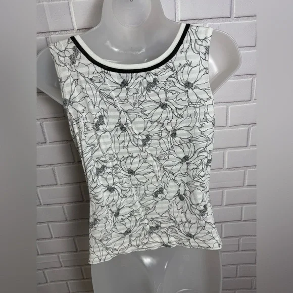 Dana Buchman Black and White 2pcs set floral tank top and Striped Cardigan/MP - Picture 6 of 13